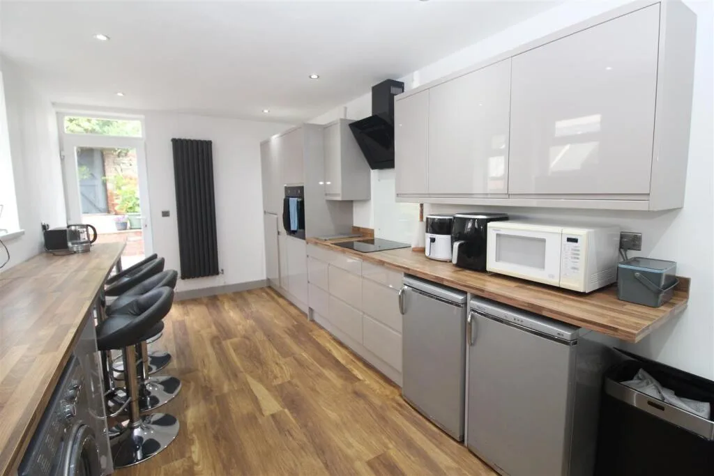 1 bedroom house for rent