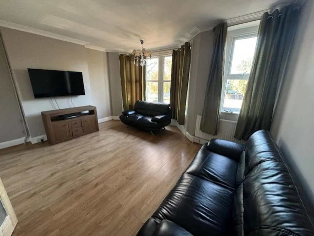 3 bedroom flat for rent