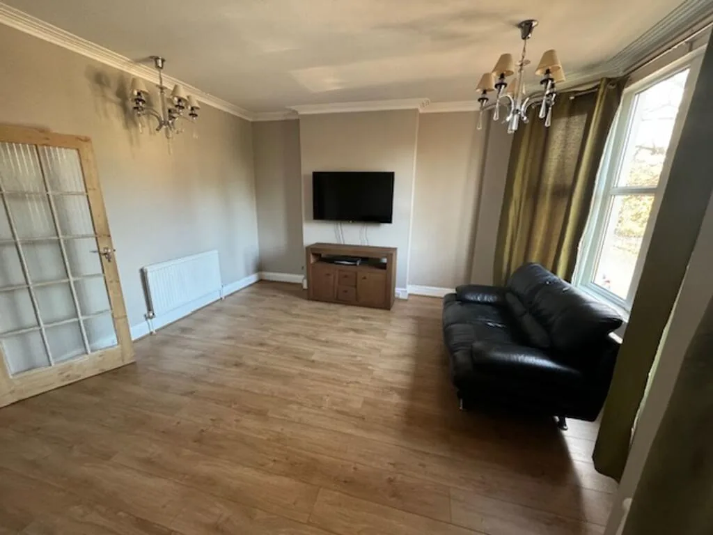 3 bedroom flat for rent