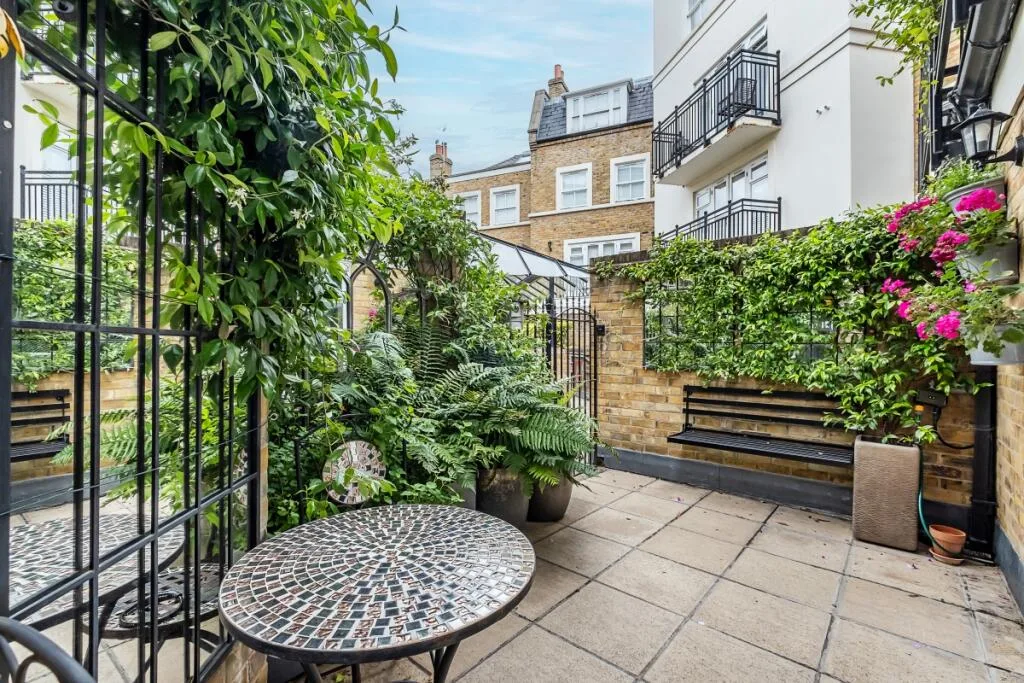 4 bedroom terraced house for rent