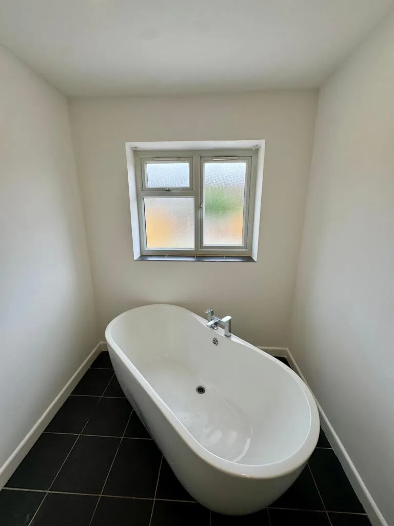 3 bedroom end of terrace house for rent