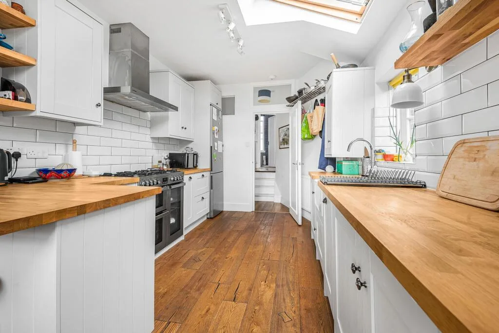3 bedroom maisonette for rent