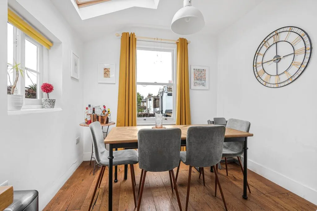 3 bedroom maisonette for rent