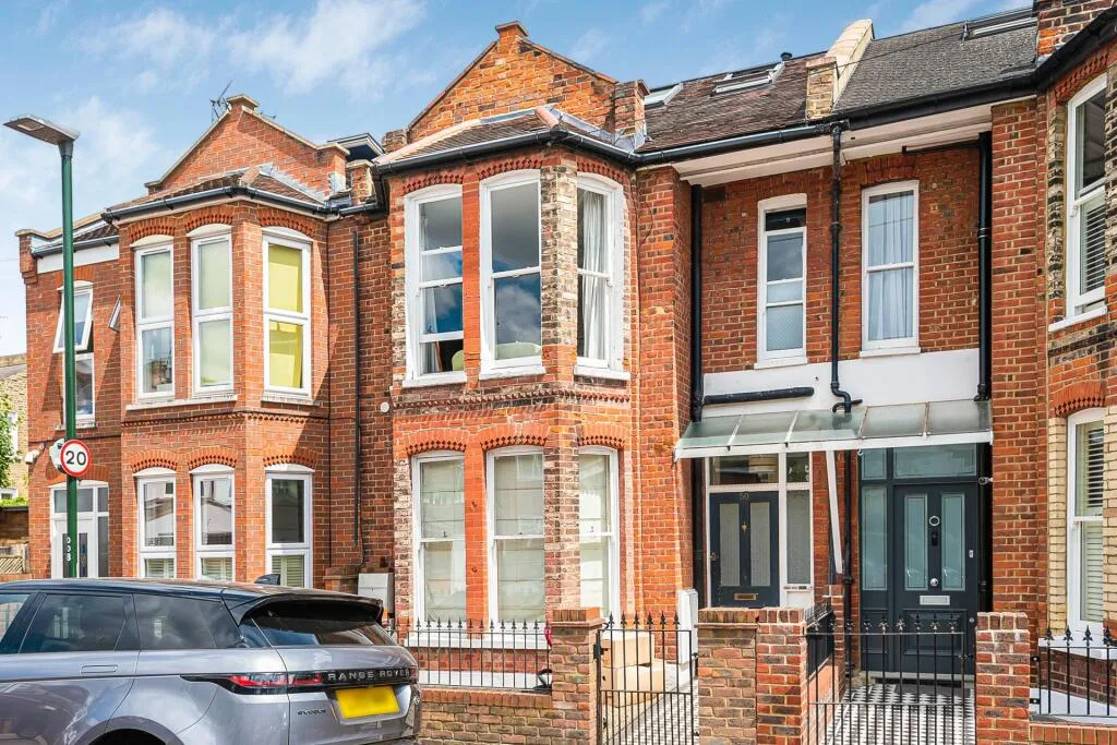 3 bedroom maisonette for rent