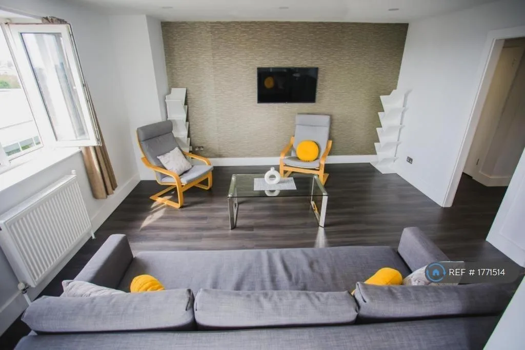 2 bedroom penthouse for rent