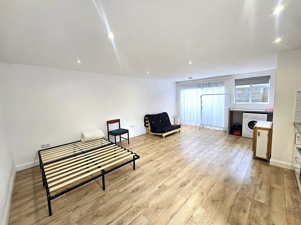 Studio flat for rent