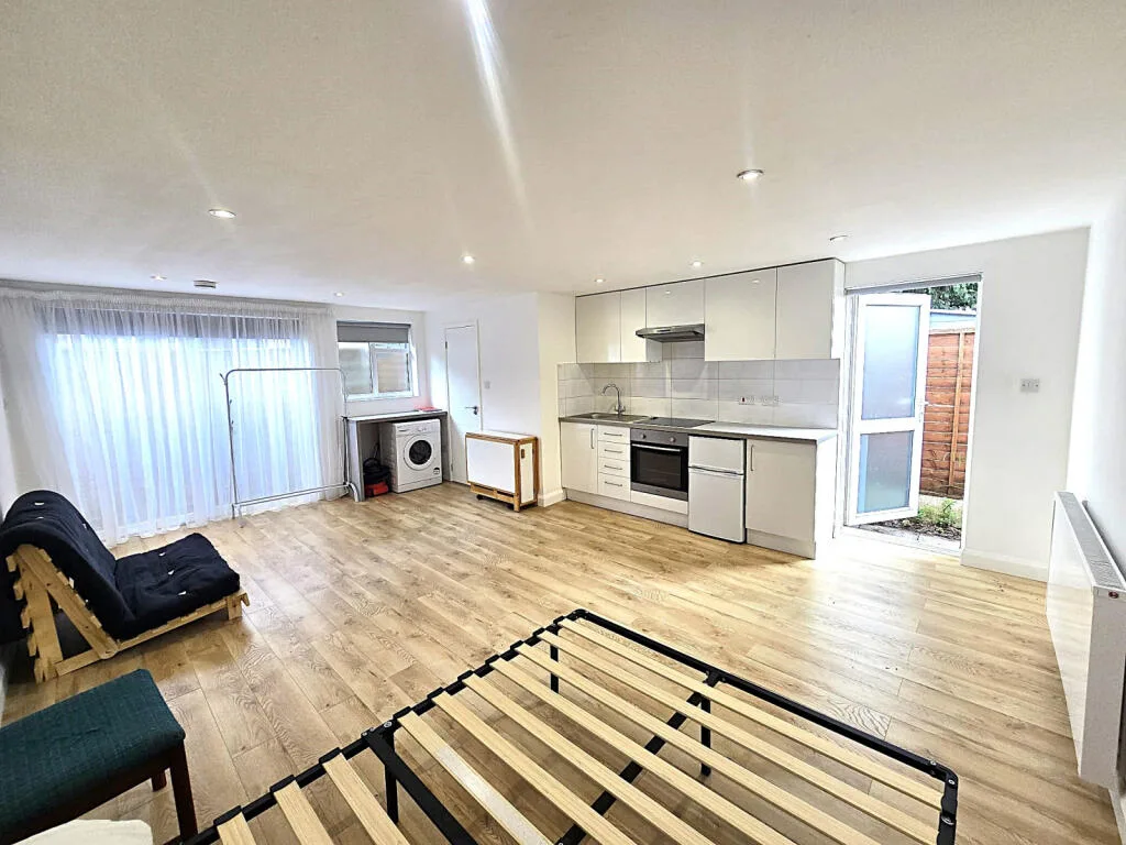 Studio flat for rent