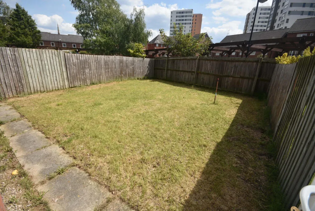 4 bedroom terraced house for rent