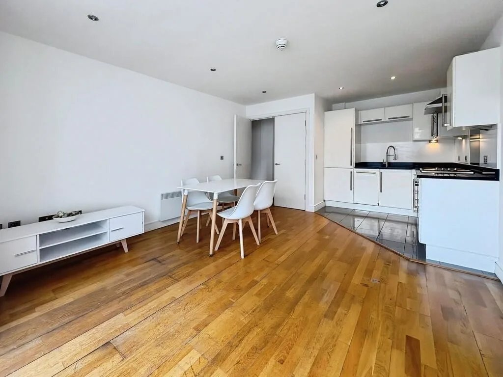 2 bedroom penthouse for rent