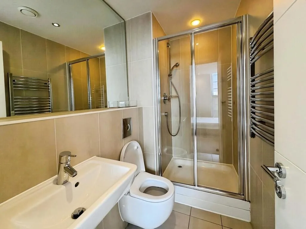 2 bedroom penthouse for rent