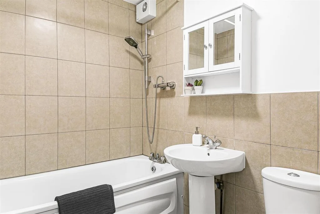 1 bedroom ground floor flat for rent