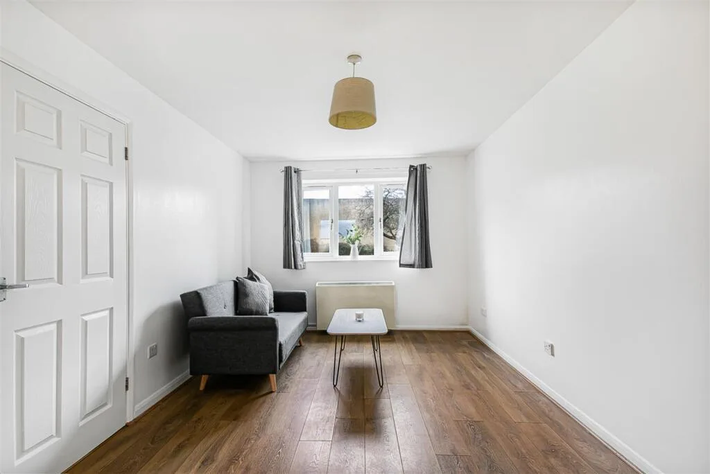 1 bedroom ground floor flat for rent