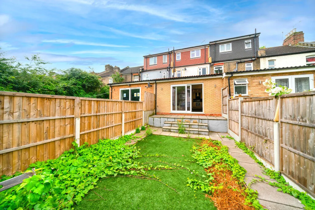 4 bedroom terraced house for rent