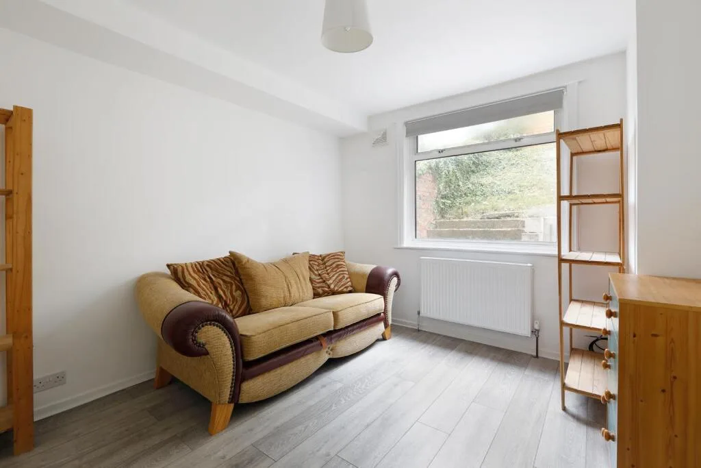 6 bedroom terraced house for rent
