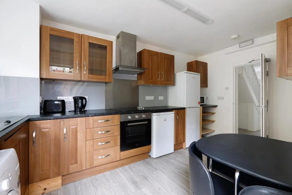 6 bedroom terraced house for rent