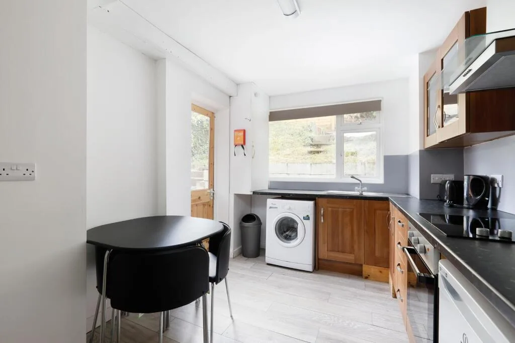 6 bedroom terraced house for rent