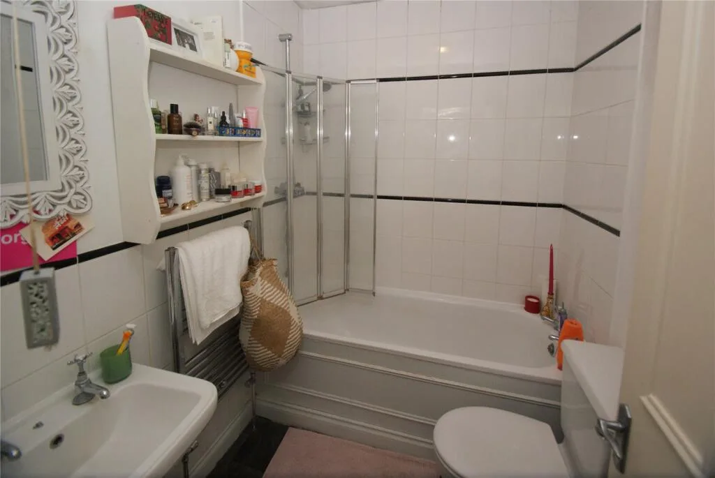 2 bedroom maisonette for rent
