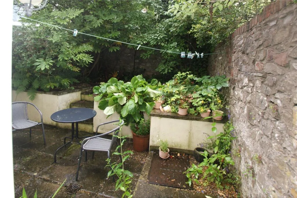 2 bedroom maisonette for rent