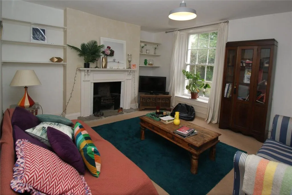 2 bedroom maisonette for rent