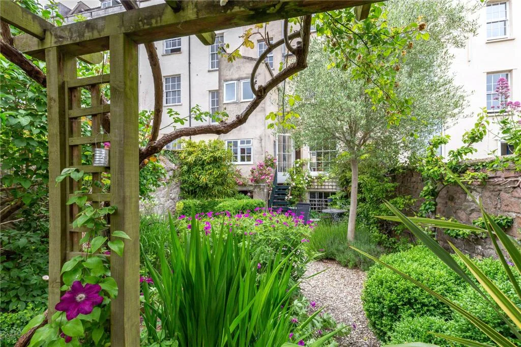 4 bedroom terraced house for rent