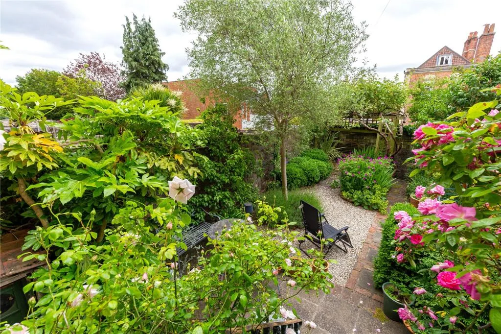 4 bedroom terraced house for rent