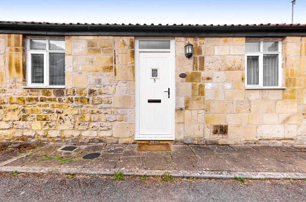 1 bedroom bungalow for rent