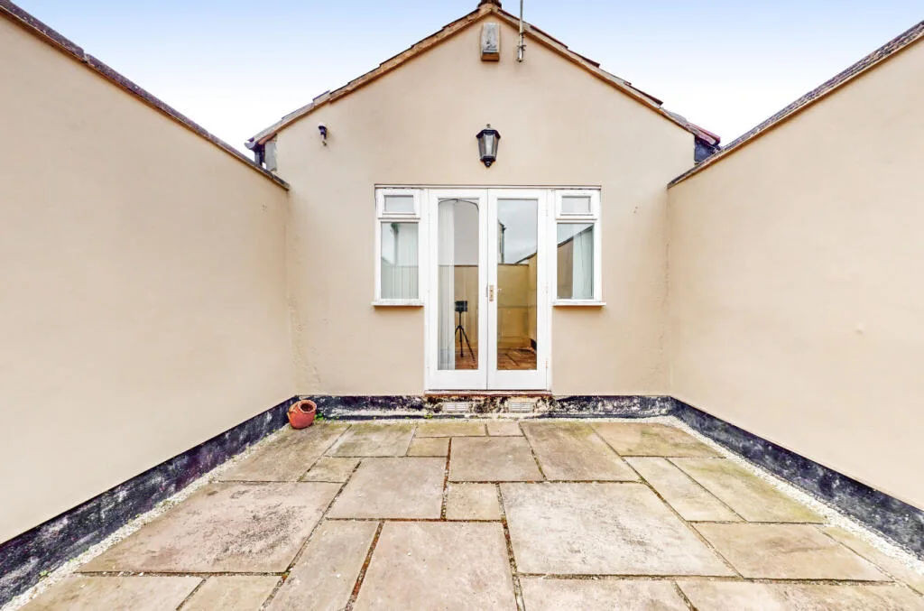 1 bedroom bungalow for rent