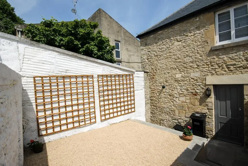 2 bedroom house for rent