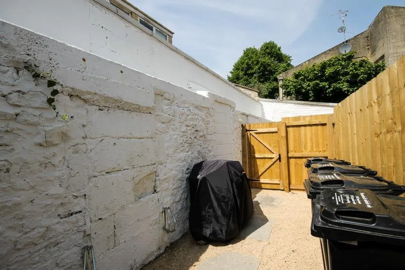 2 bedroom house for rent