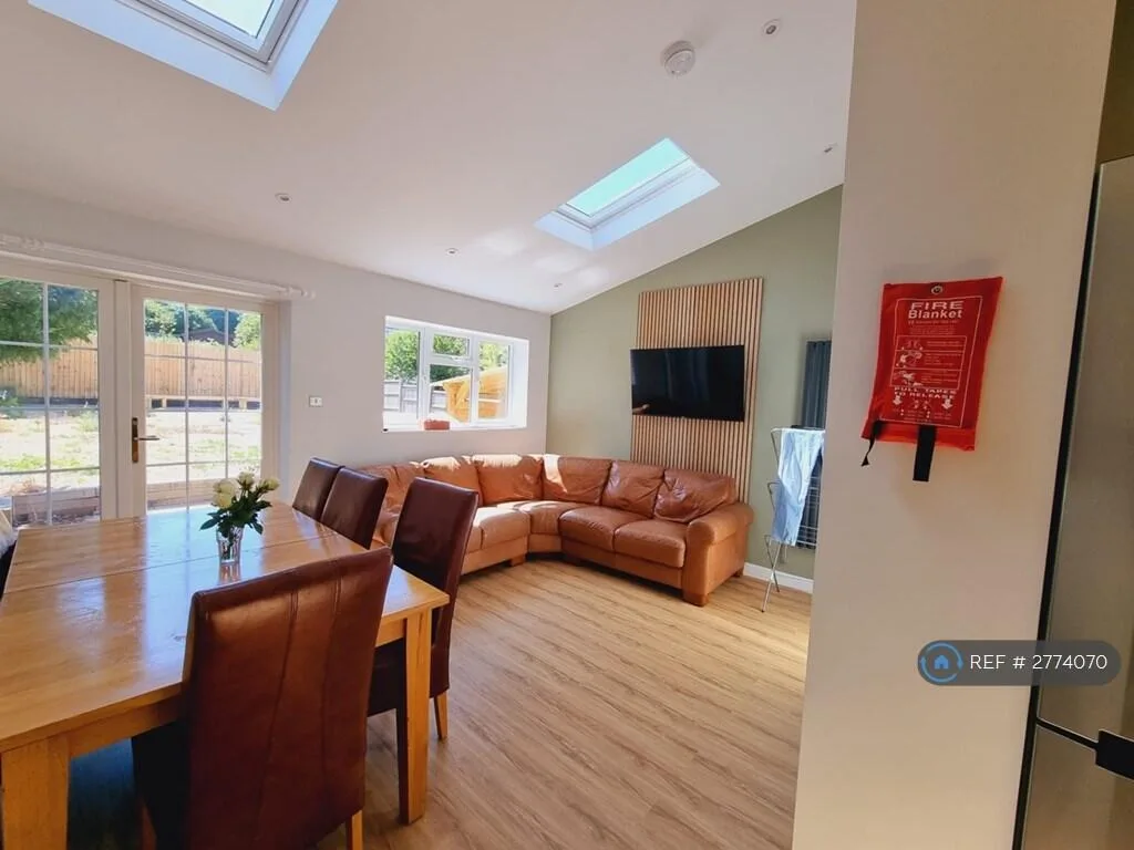 1 bedroom house share for rent