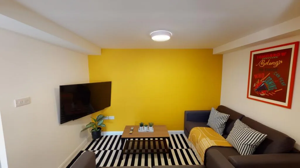6 bedroom semi-detached house for rent