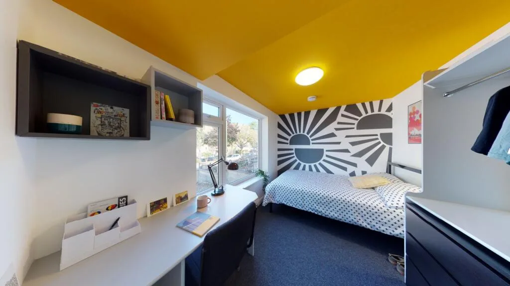 6 bedroom semi-detached house for rent