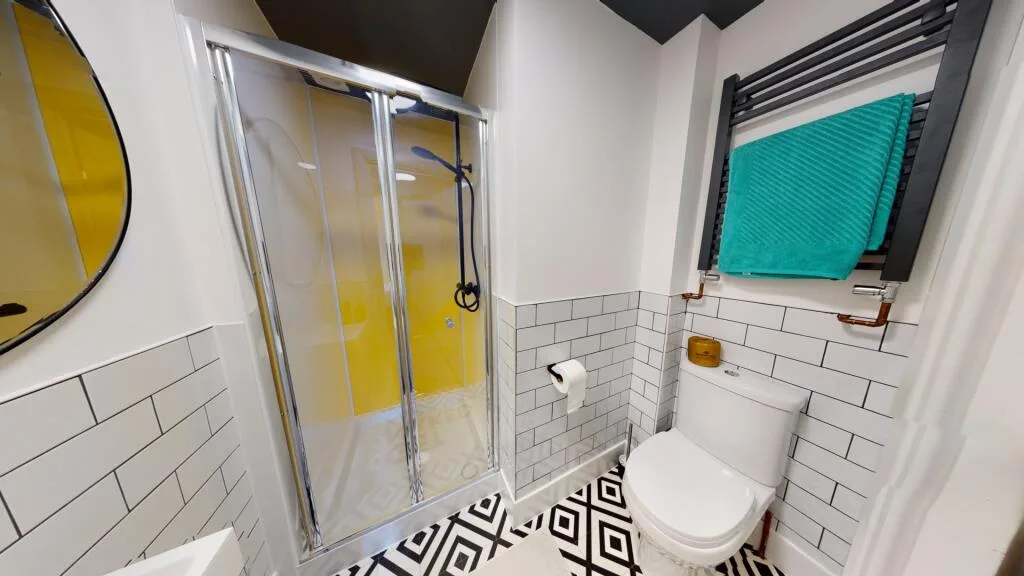 6 bedroom semi-detached house for rent