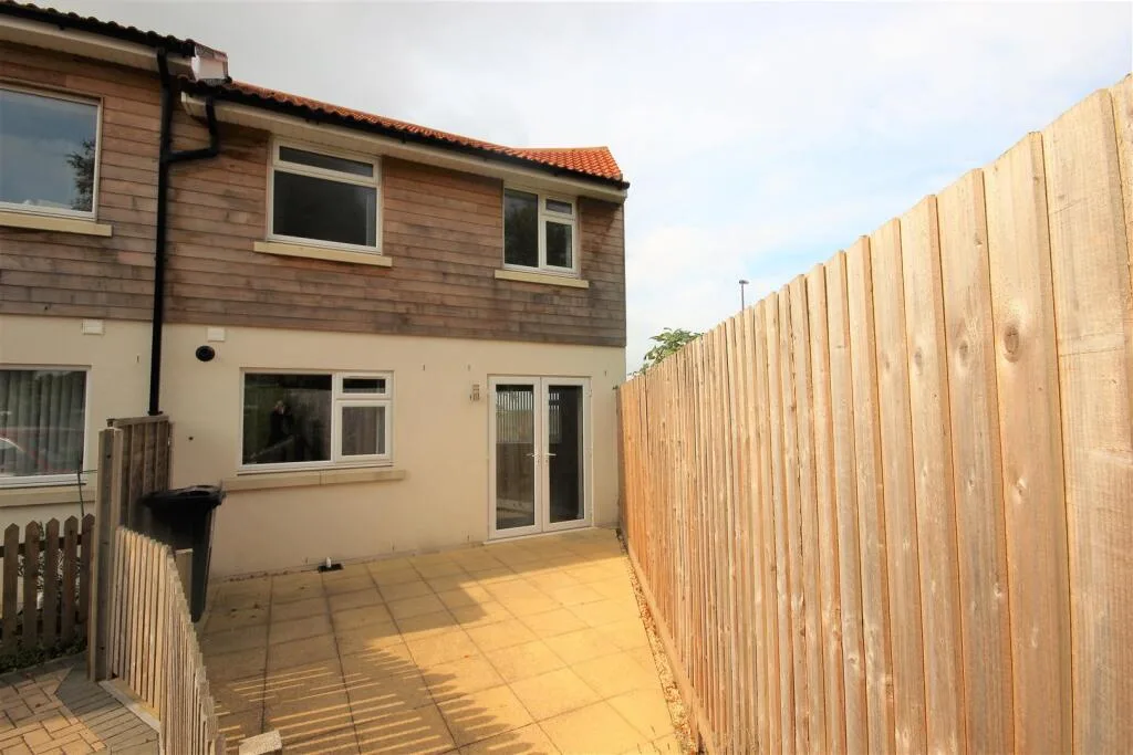 3 bedroom end of terrace house for rent