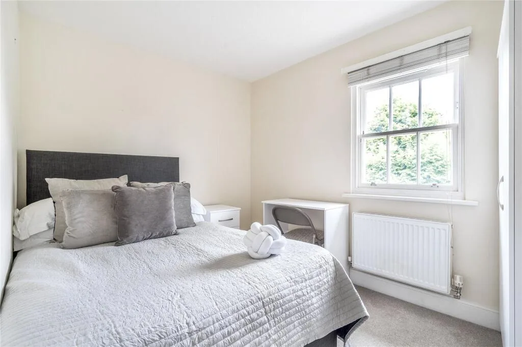 5 bedroom end of terrace house for rent