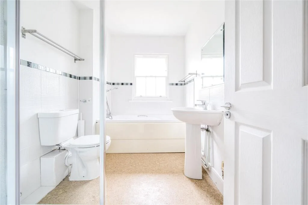 5 bedroom end of terrace house for rent