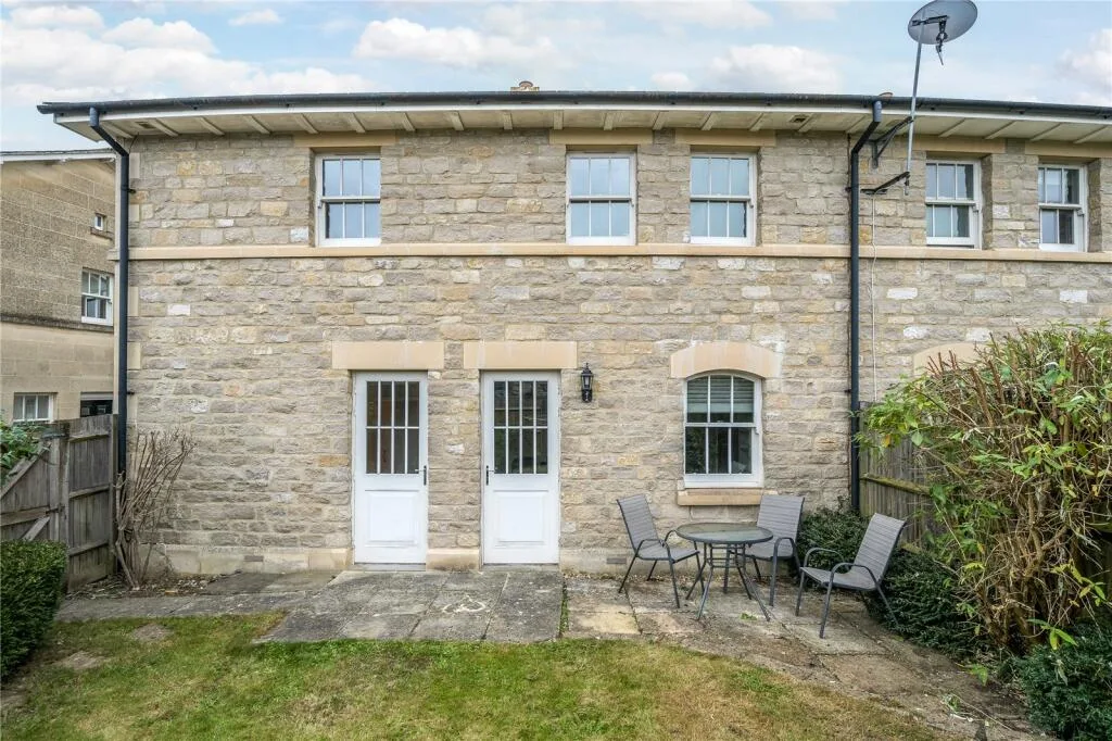 5 bedroom end of terrace house for rent