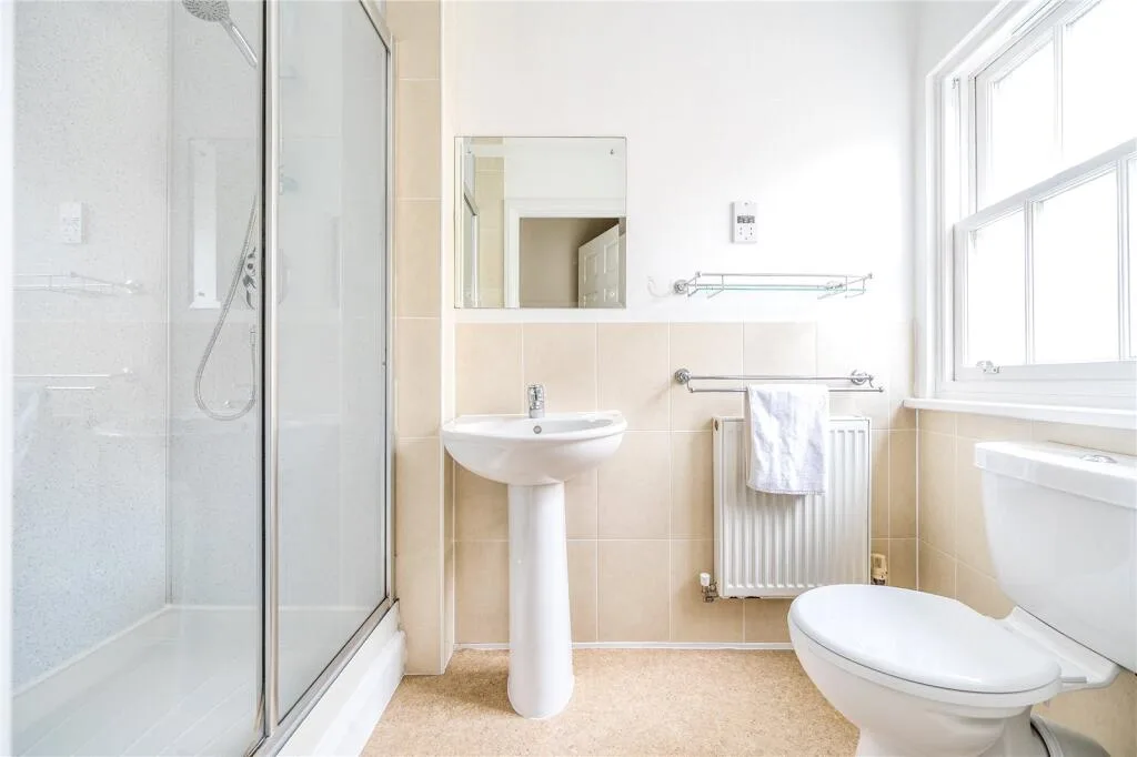 5 bedroom end of terrace house for rent