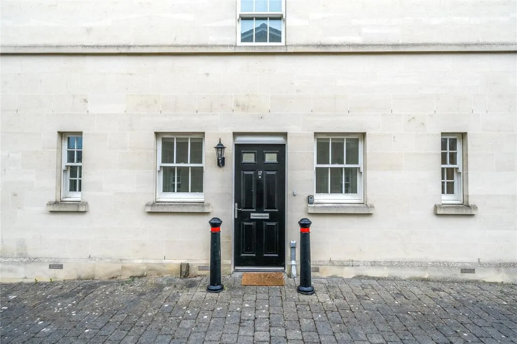 5 bedroom end of terrace house for rent