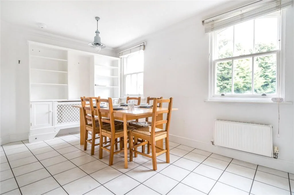 5 bedroom end of terrace house for rent
