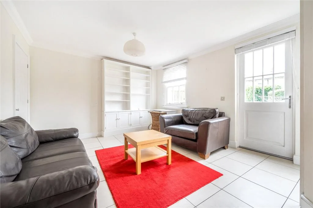 5 bedroom end of terrace house for rent