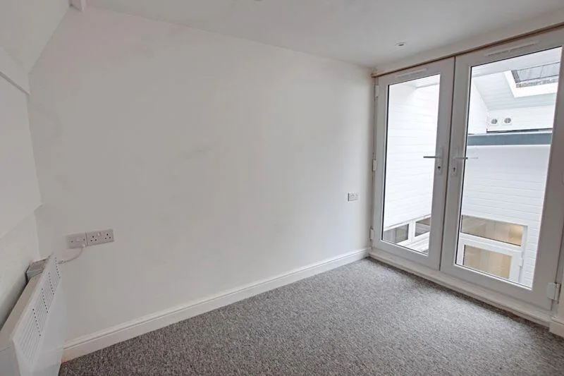 1 bedroom maisonette for rent