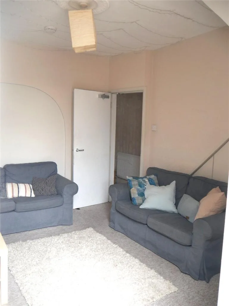 5 bedroom terraced house for rent