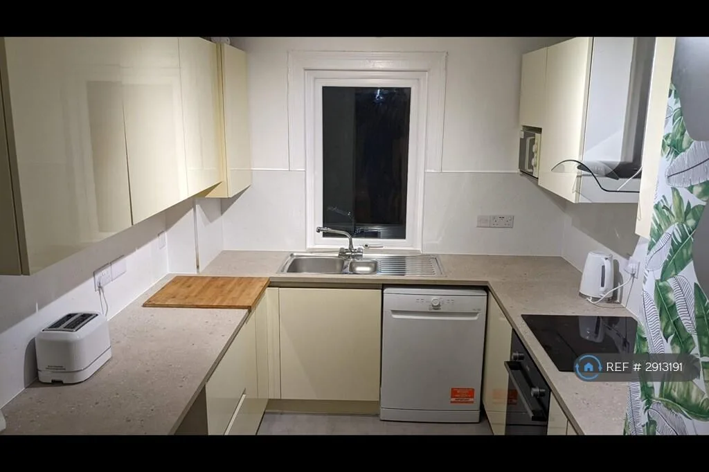5 bedroom terraced house for rent