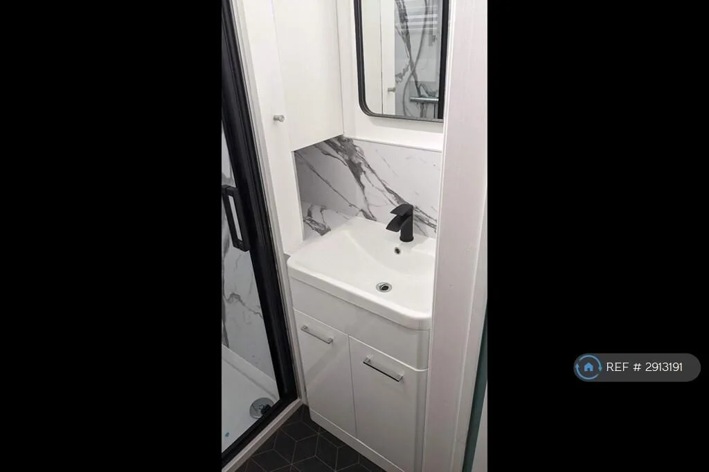 5 bedroom terraced house for rent