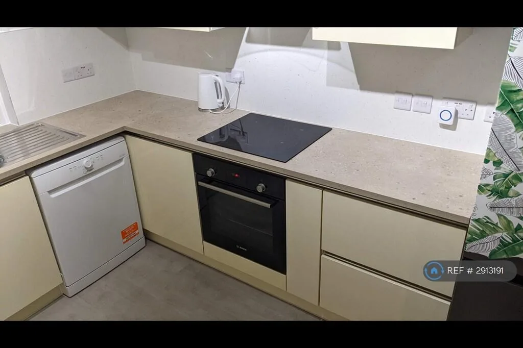5 bedroom terraced house for rent