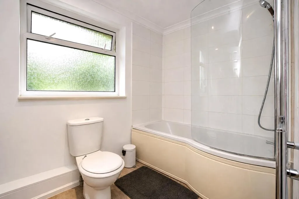 6 bedroom semi-detached house for rent