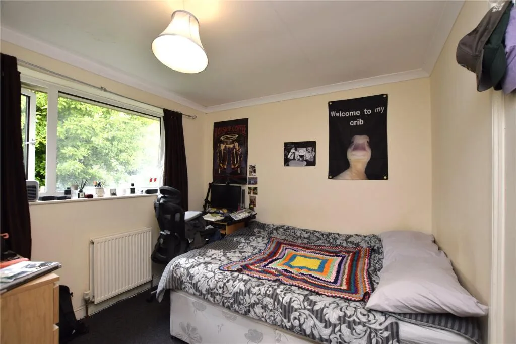 6 bedroom semi-detached house for rent