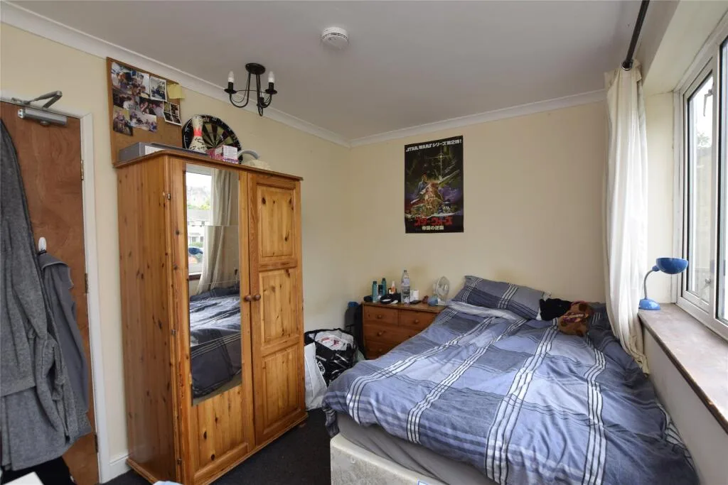 6 bedroom semi-detached house for rent