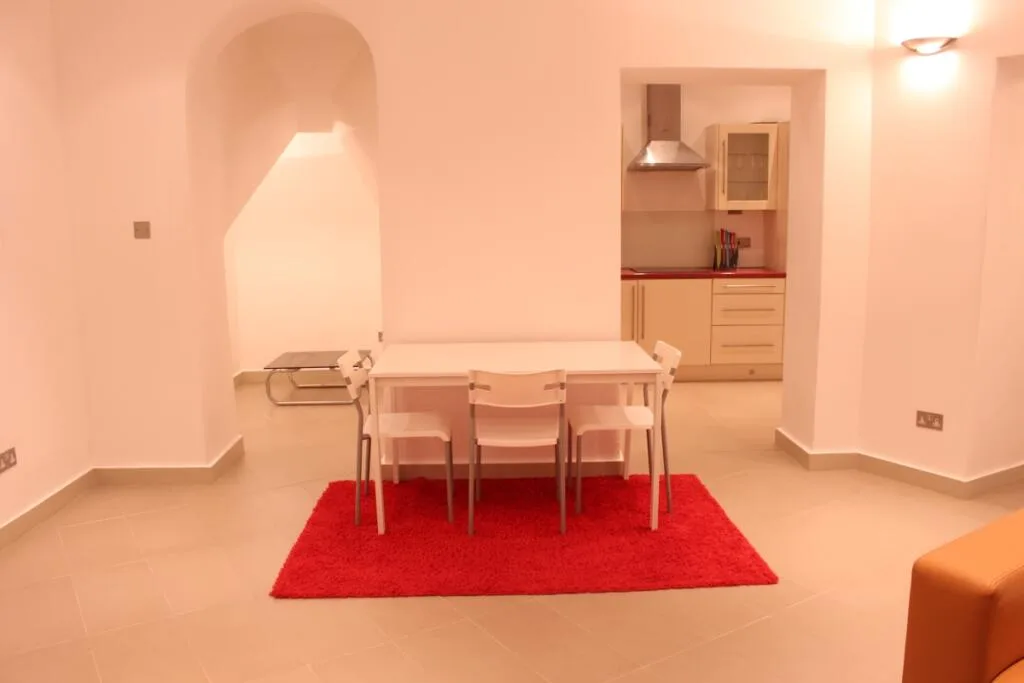 3 bedroom maisonette for rent